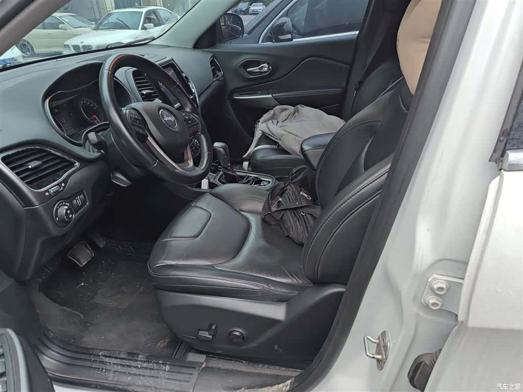 Jeep Cherokee, 2019 11