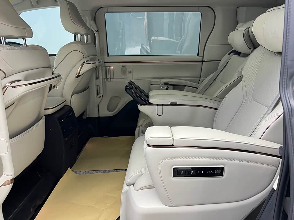 Lexus LM Lexus LM