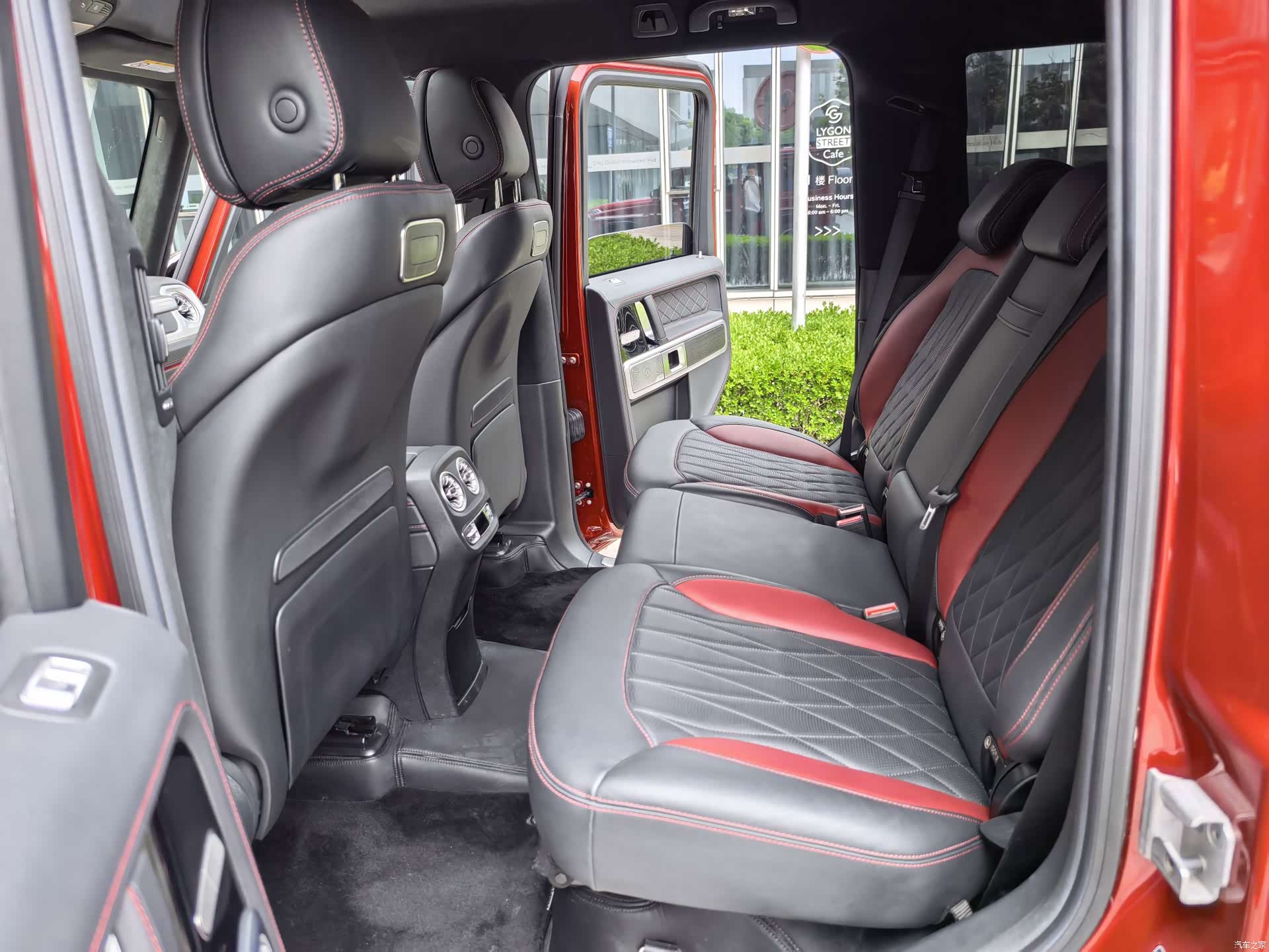 Mercedes-Benz G-Class, 2023 18