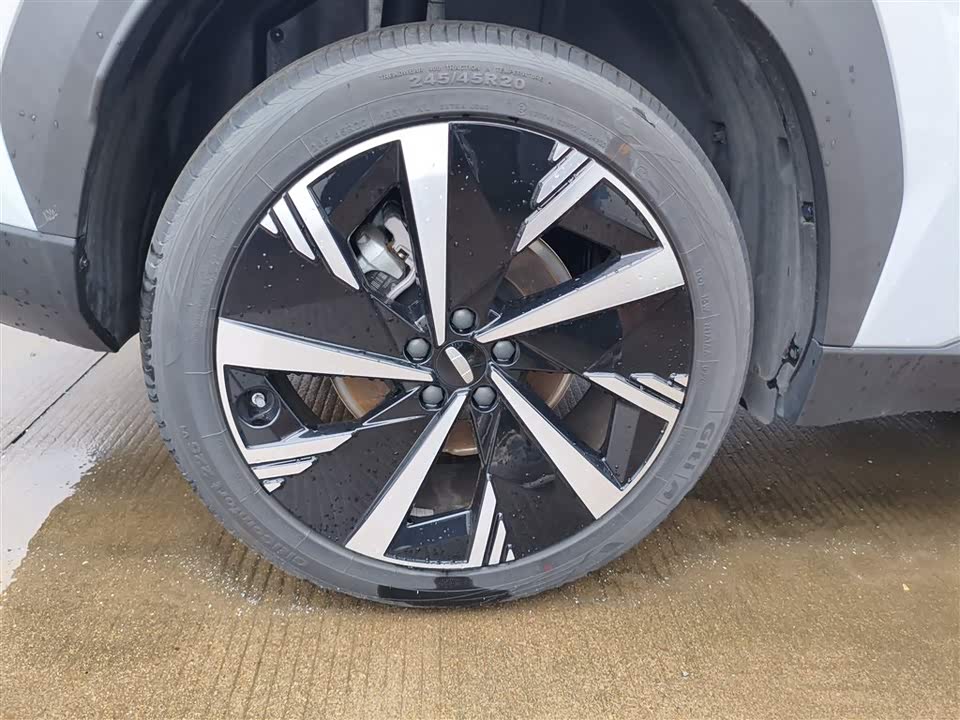 Geely Atlas L
