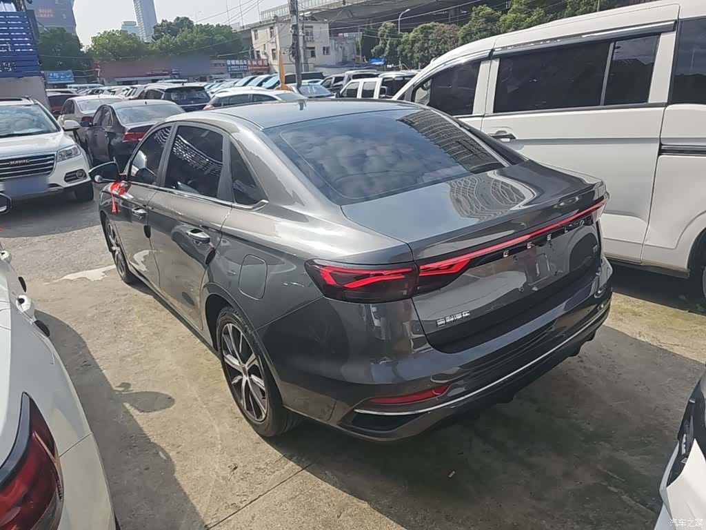 Geely Emgrand, 2022 все фото