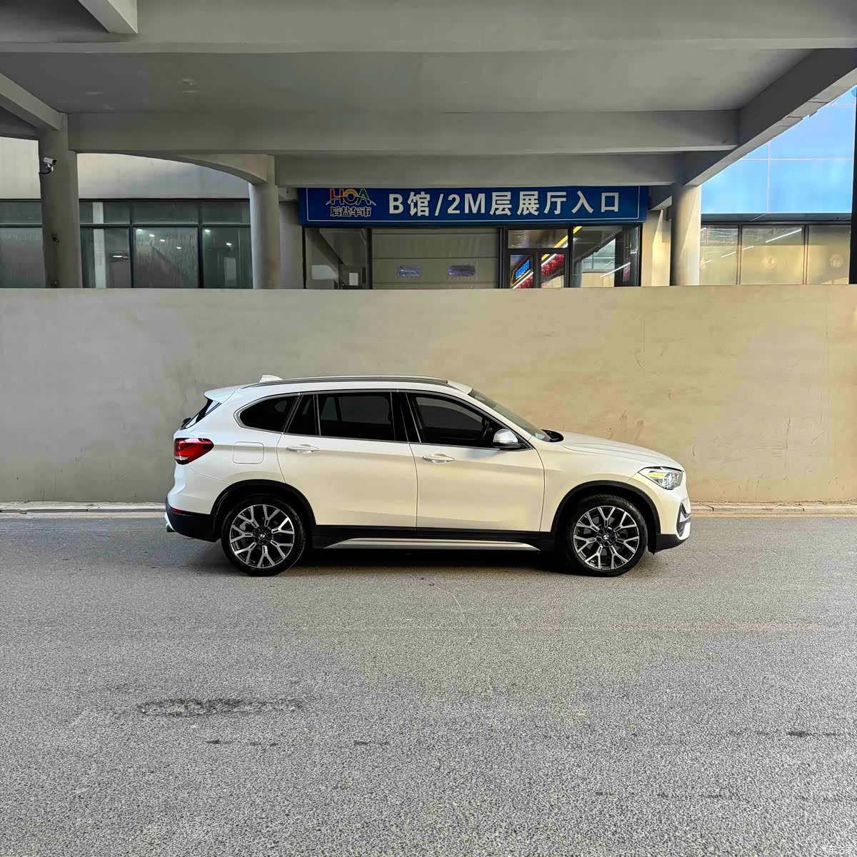 BMW X1, 2021 все фото