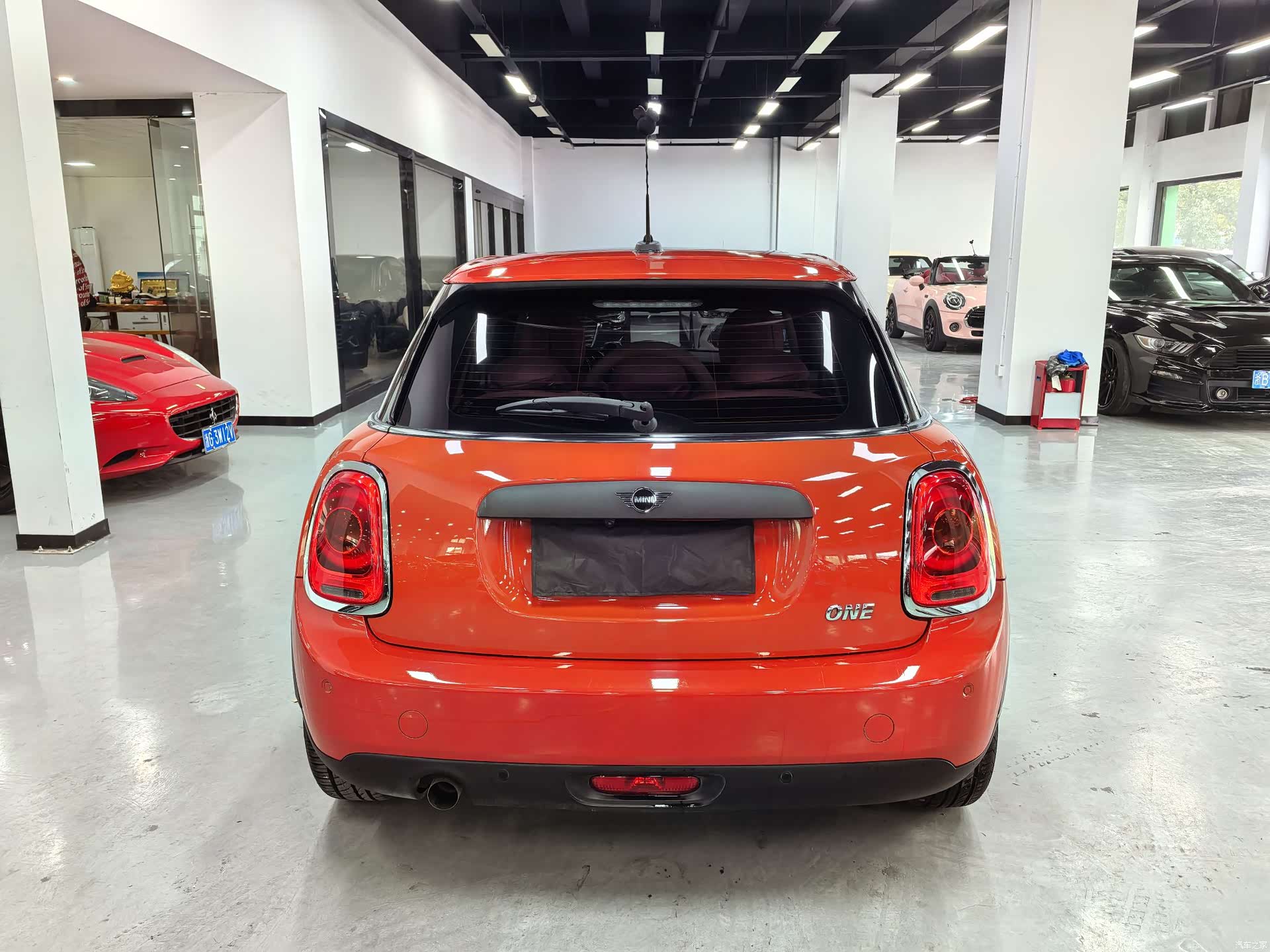 Mini ONE, 2019 6
