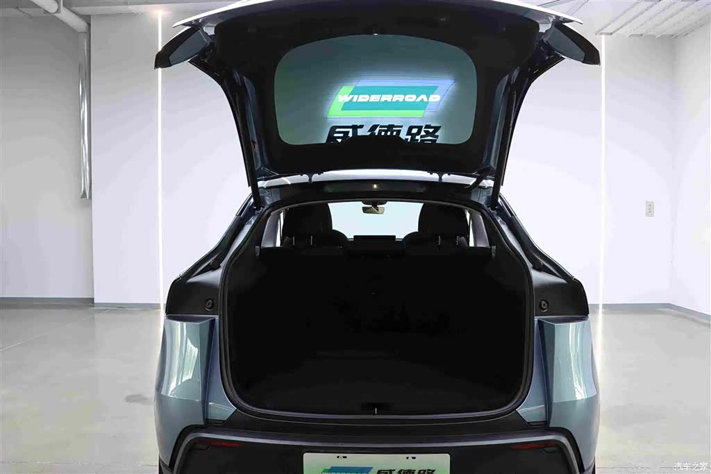 Tesla Model Y, 2025 28