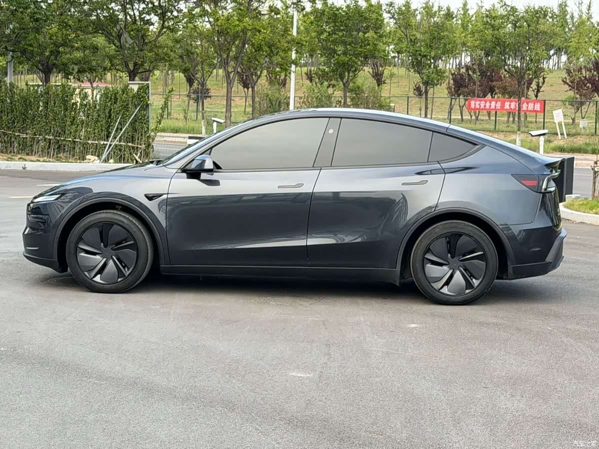 Tesla Model Y, 2025 4