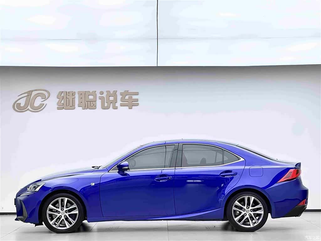 Lexus IS, 2019 3