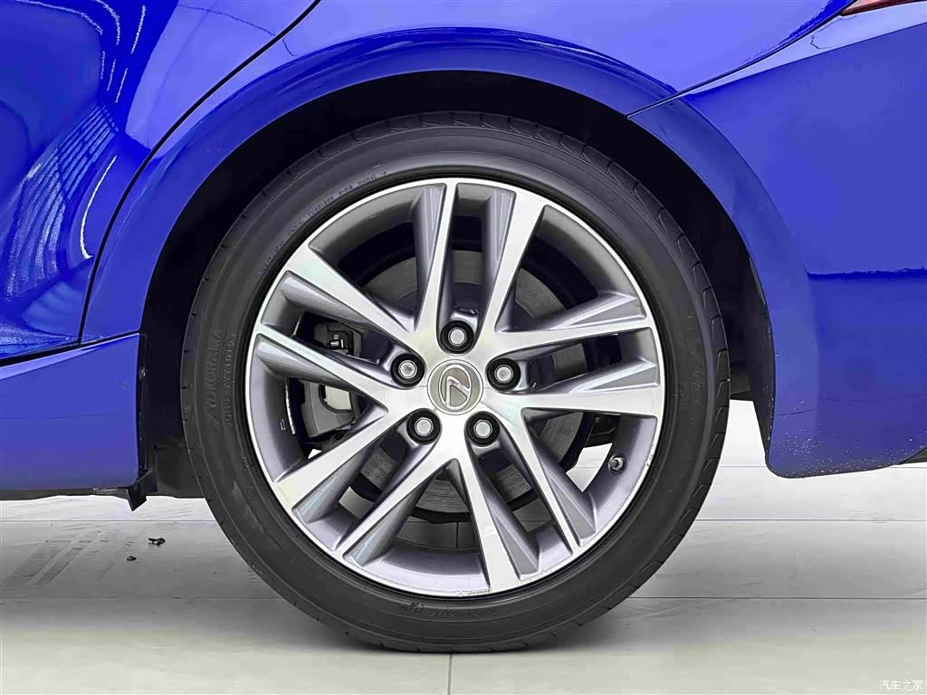 Lexus IS, 2019 17