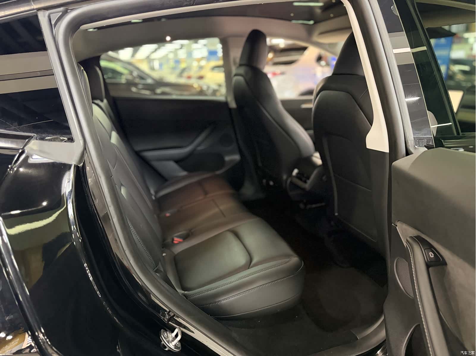 Tesla Model Y, 2023 9