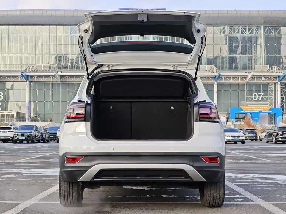 Volkswagen Exploring the shadow