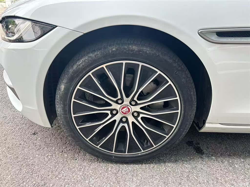 Land Rover XEL, 2022 10