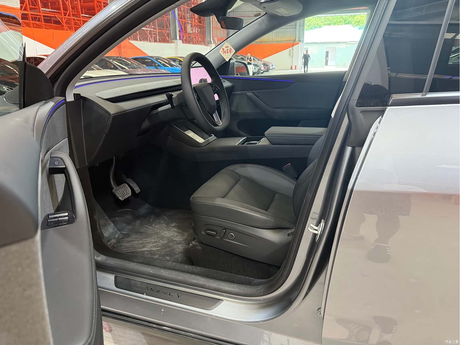 Tesla Model Y, 2026 4