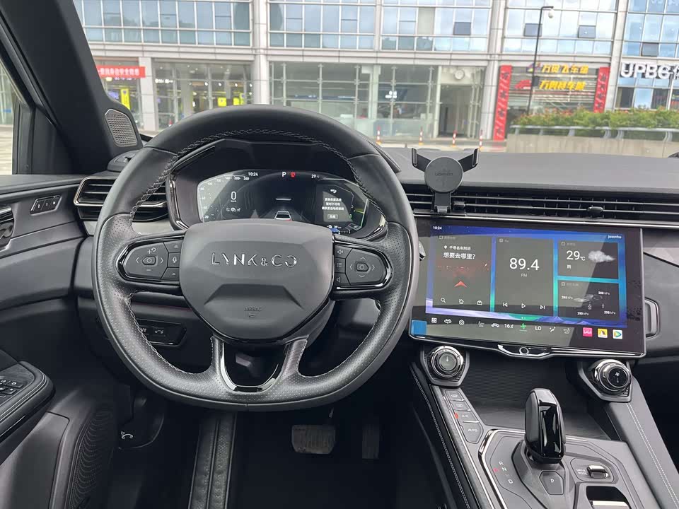 Lynk & Co 01