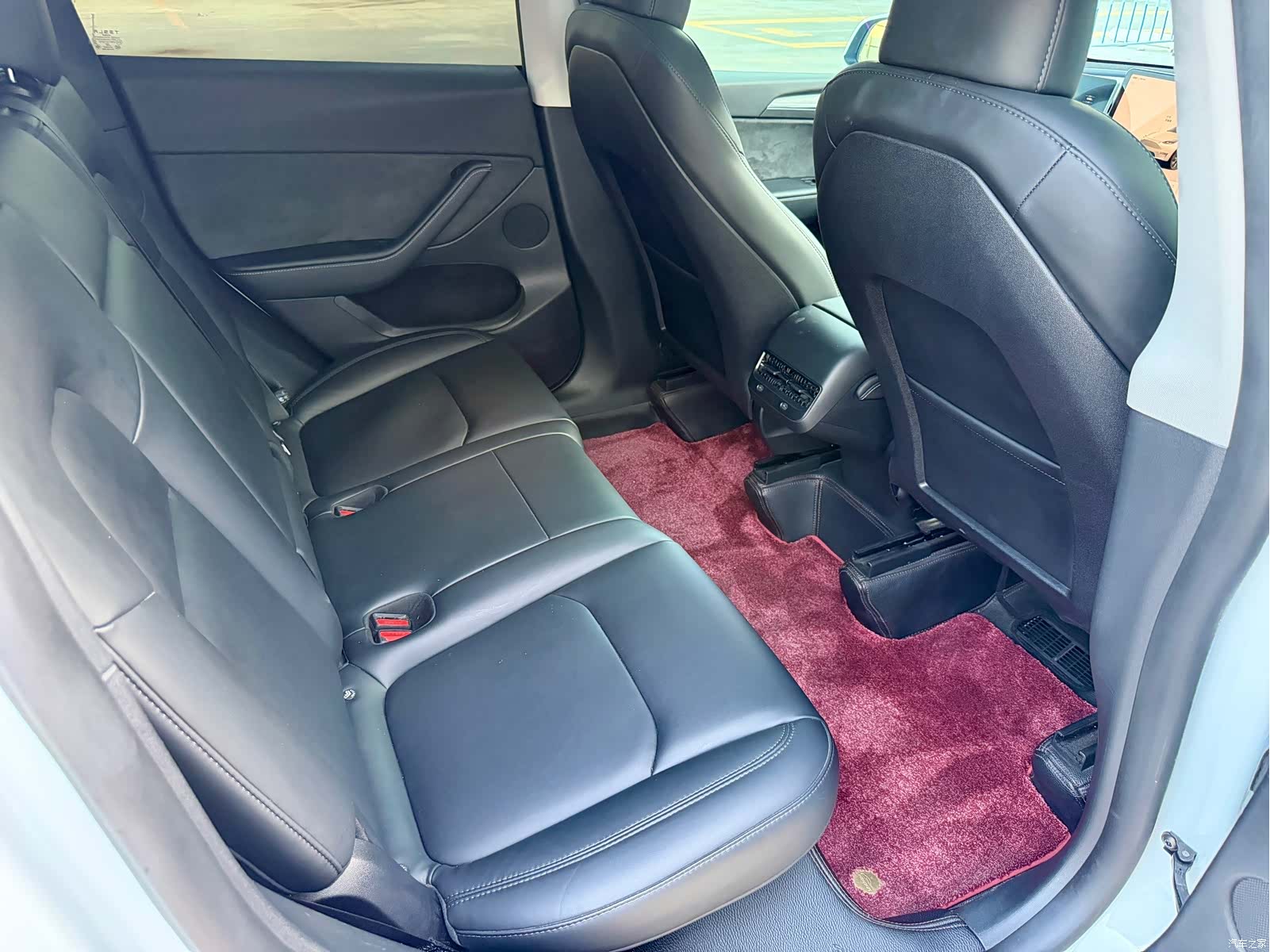 Tesla Model Y, 2023 10