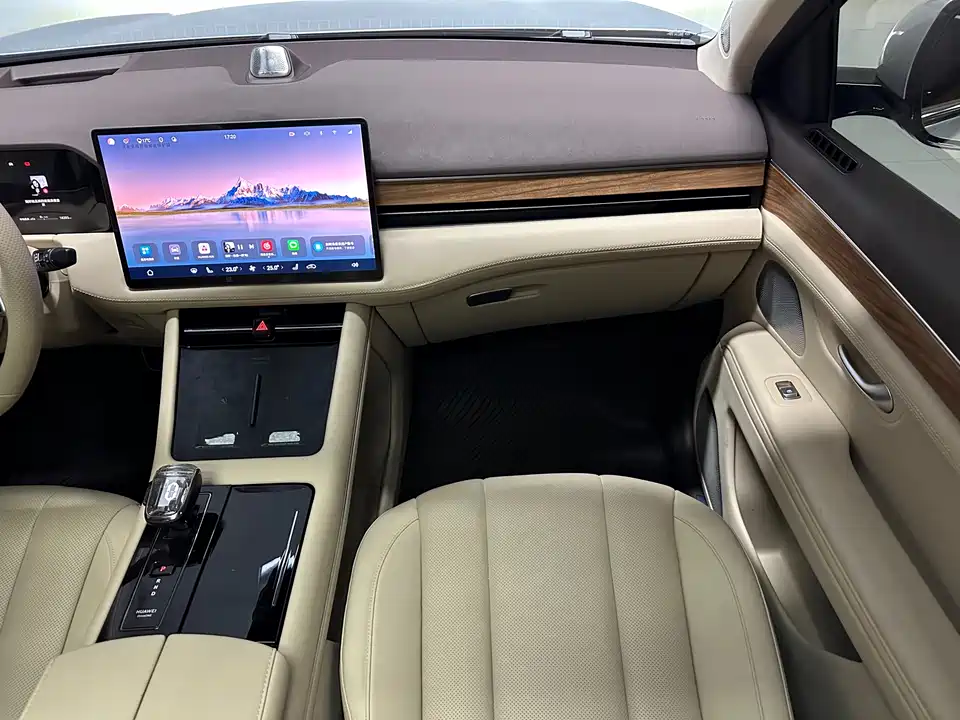 AITO Ask the world M7