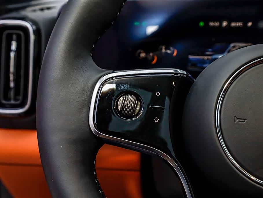 AITO Ask the world M8