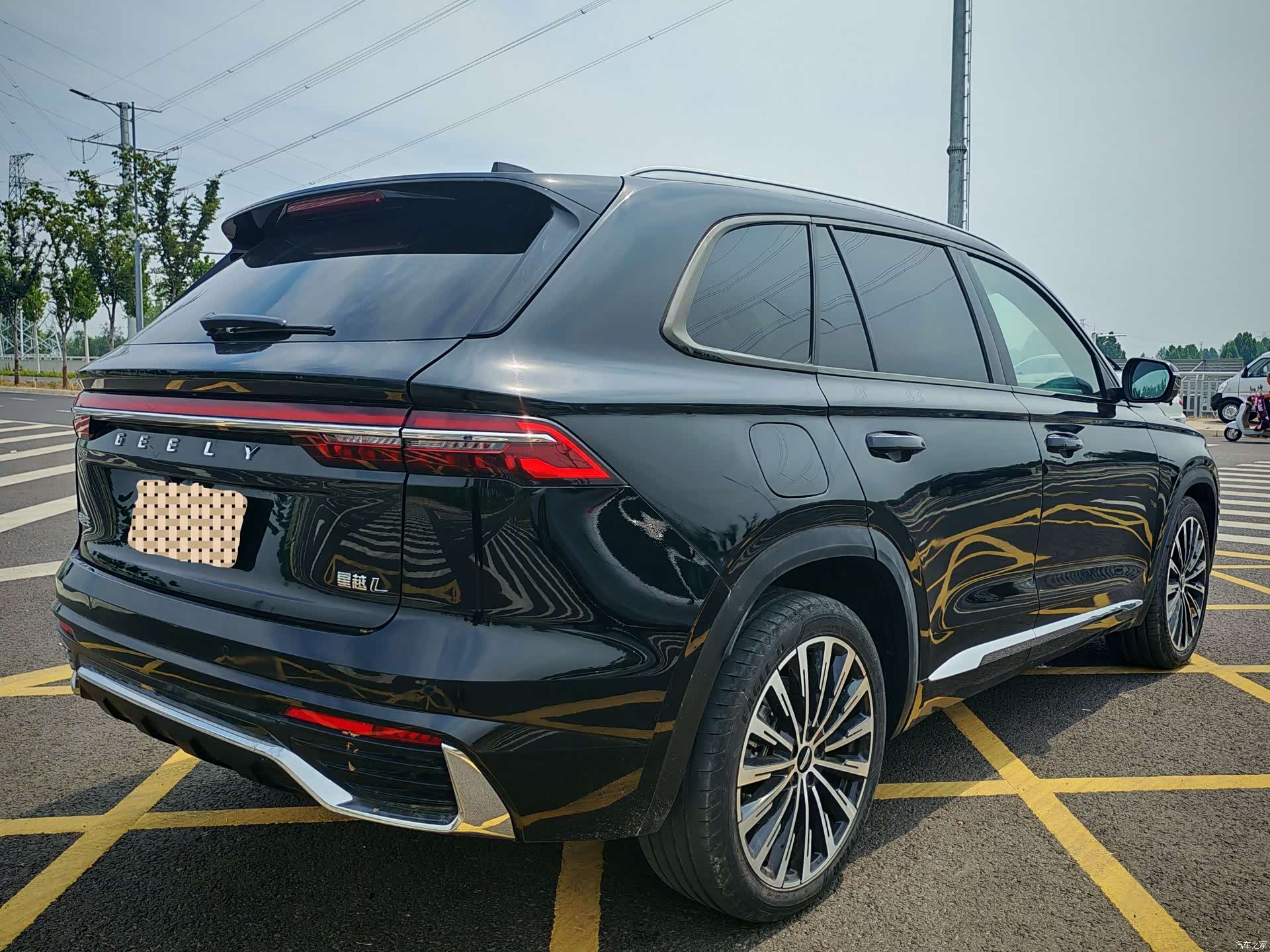 Geely Xingyue L, 2025 10