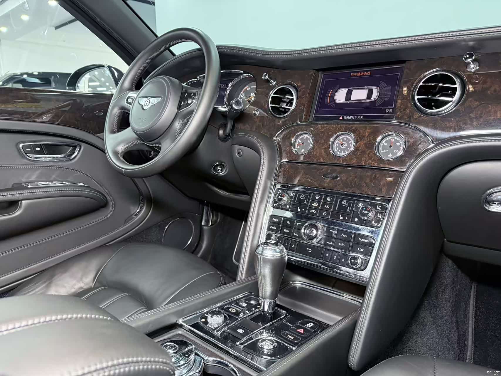 Bentley Mulsanne, 2015 12