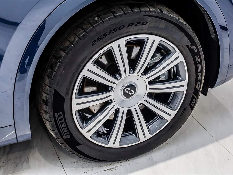 AITO Ask the world M8