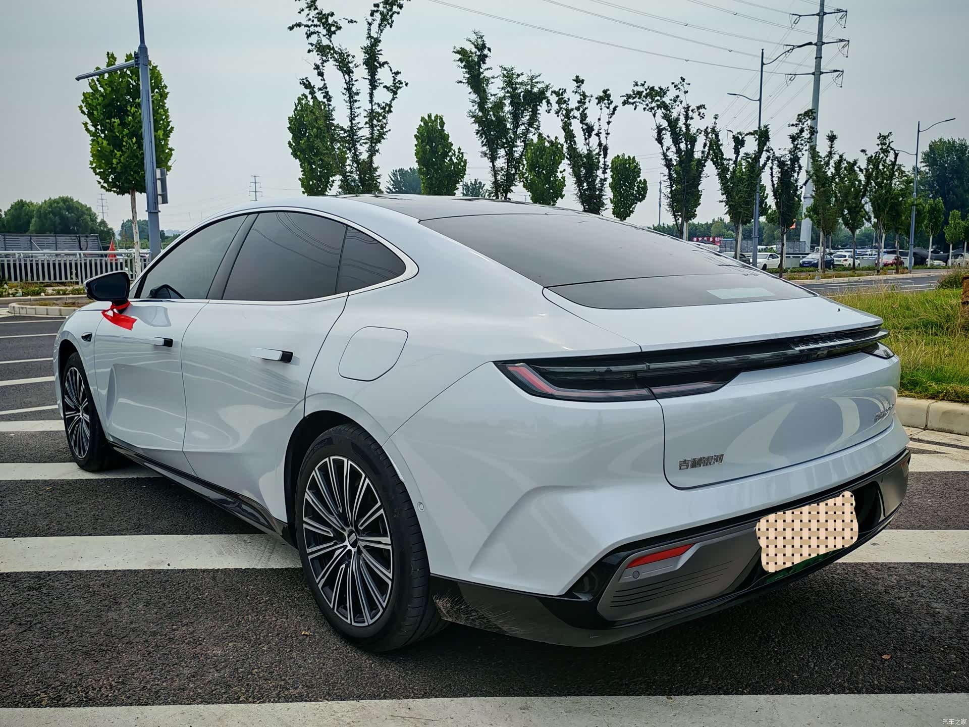 Geely 8, 2025 8