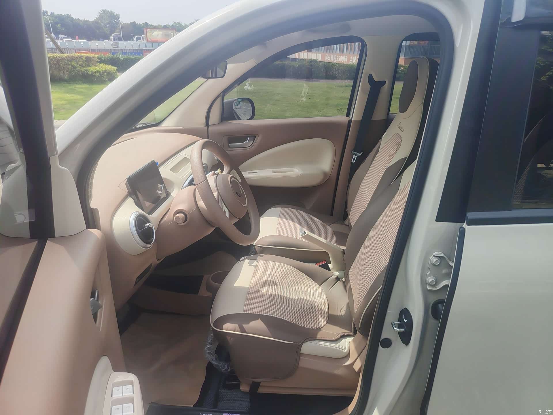 Wuling MINIEV, 2025 10
