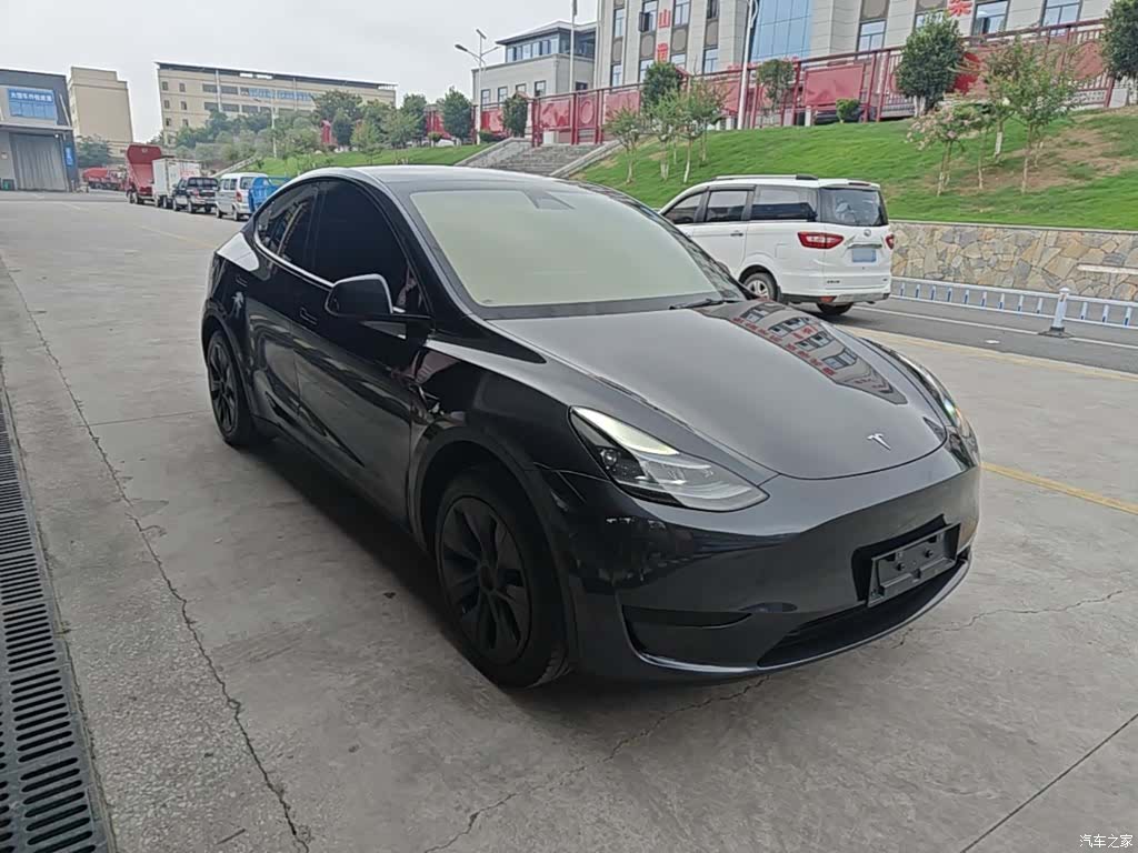 Tesla Model Y, 2024 4