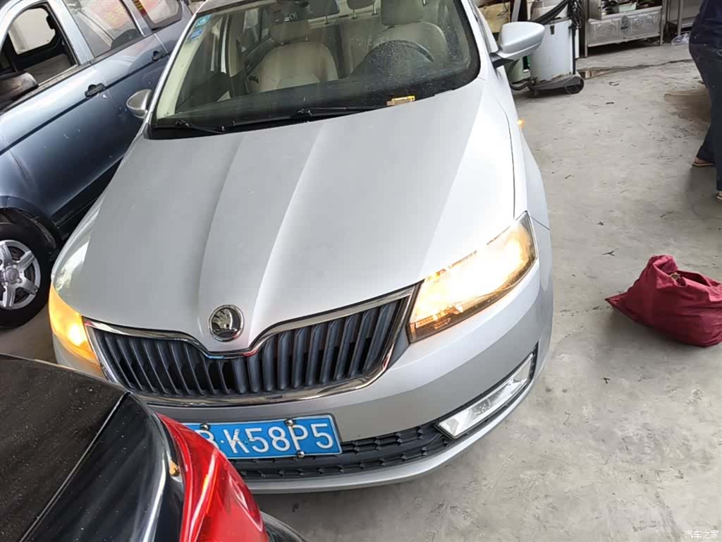 Skoda Rapid, 2014 3