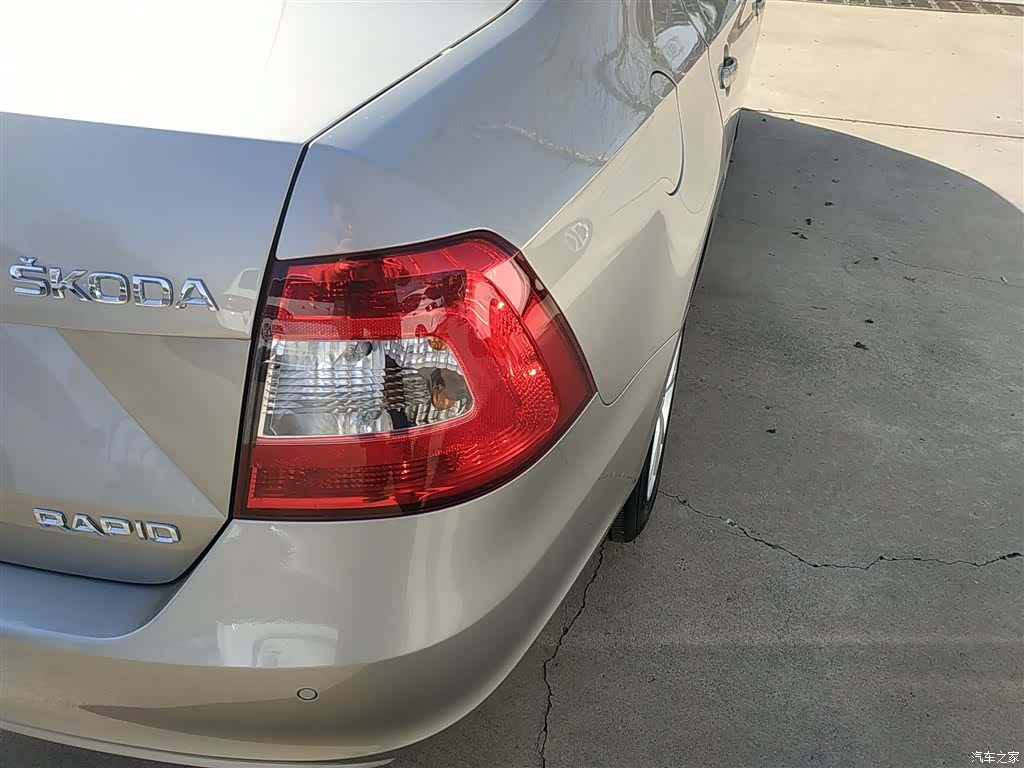 Skoda Rapid, 2015 8