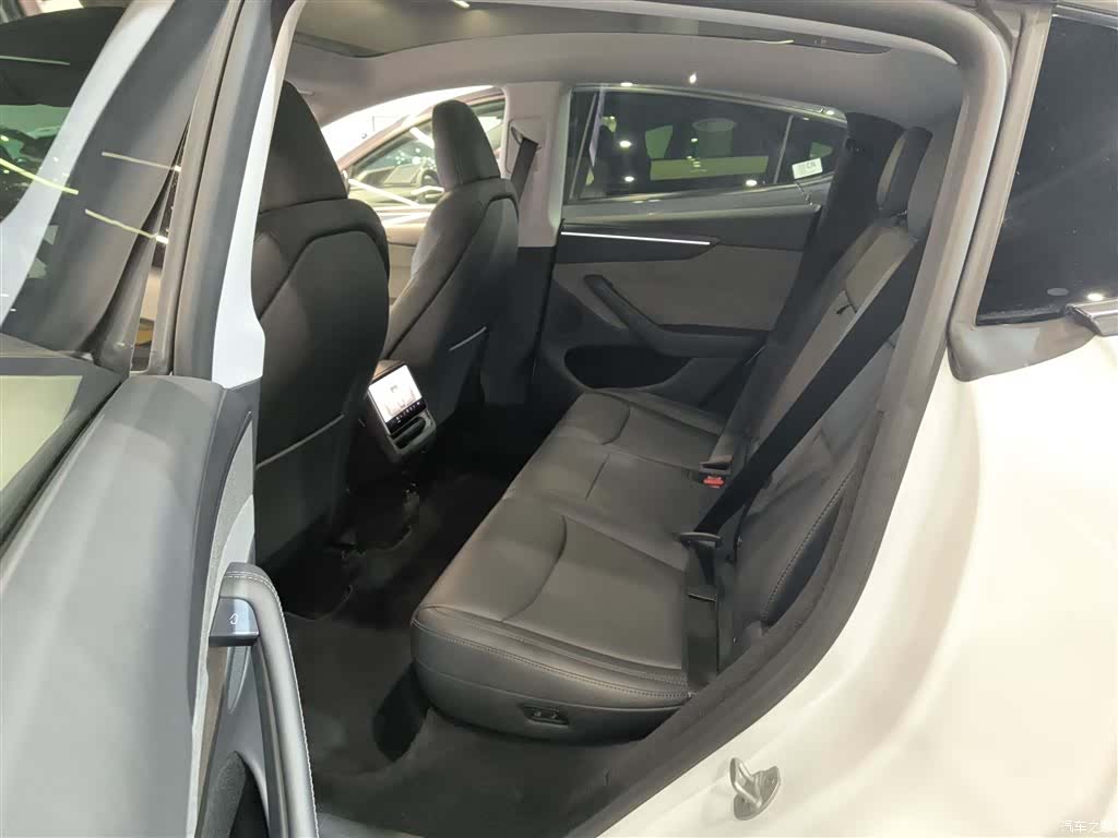 Tesla Model Y, 2025 13