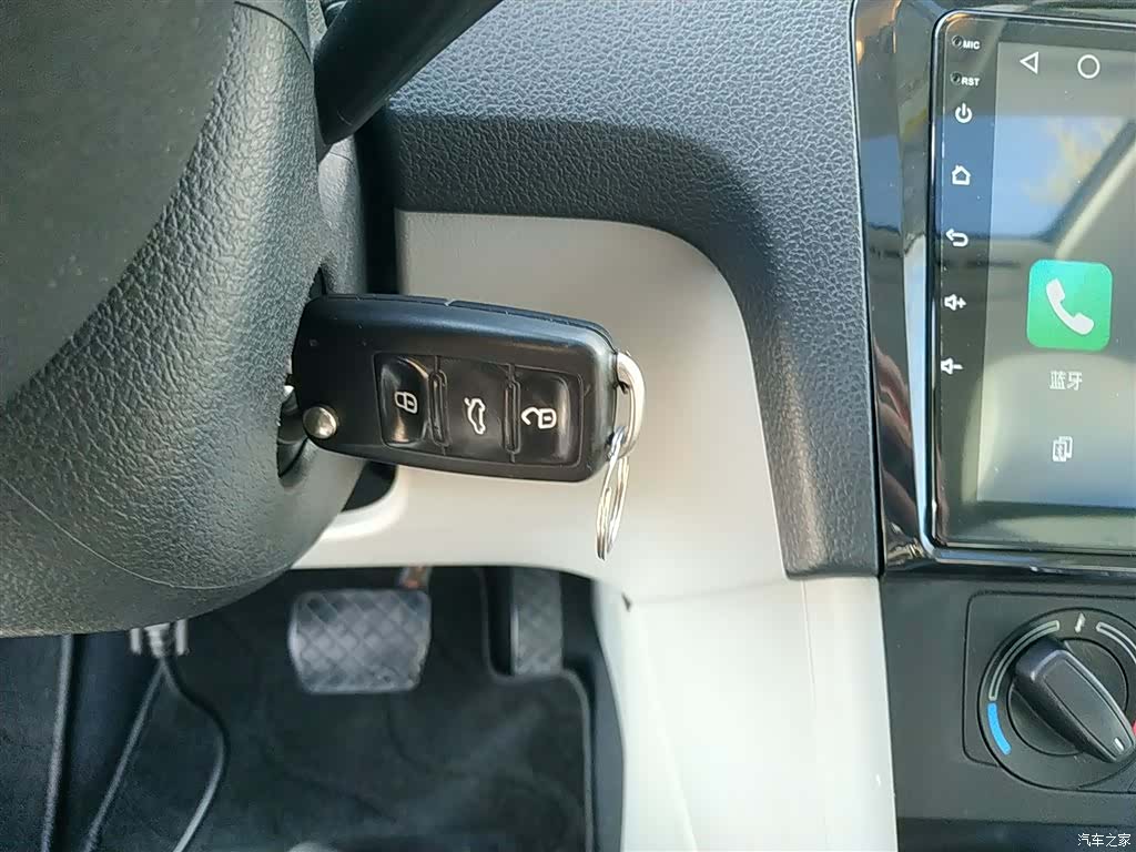 Skoda Rapid, 2015 9