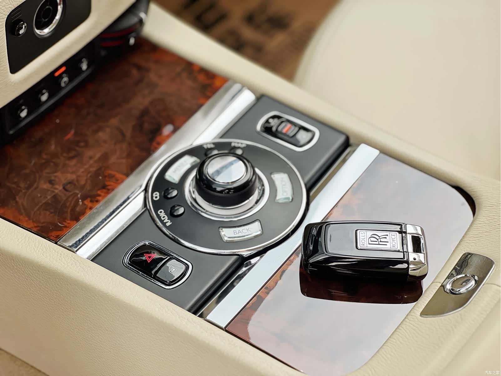 Rolls-Royce Ghost, 2011 17