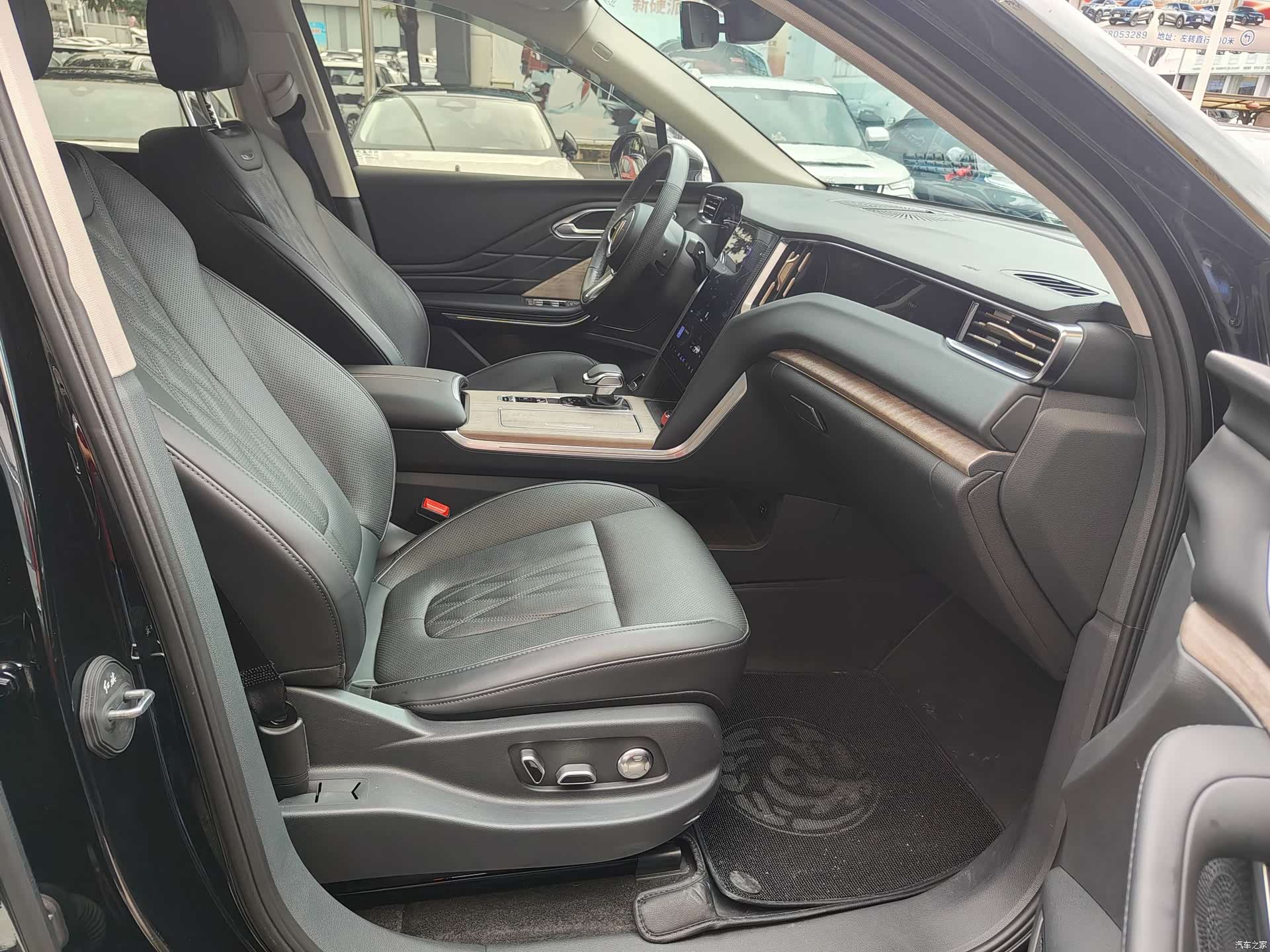 Hongqi HS7, 2025 17