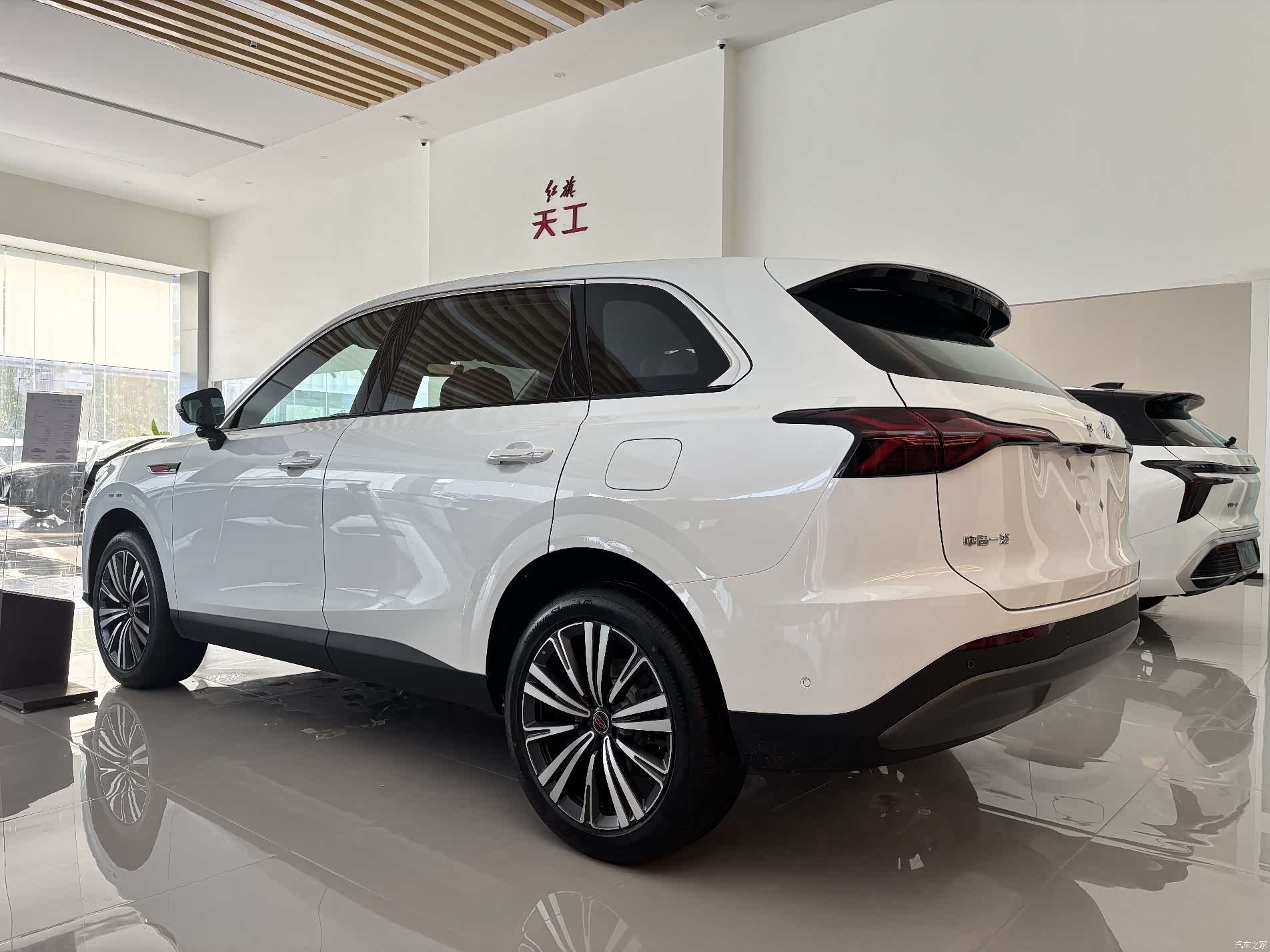 Hongqi HS6, 2026 9