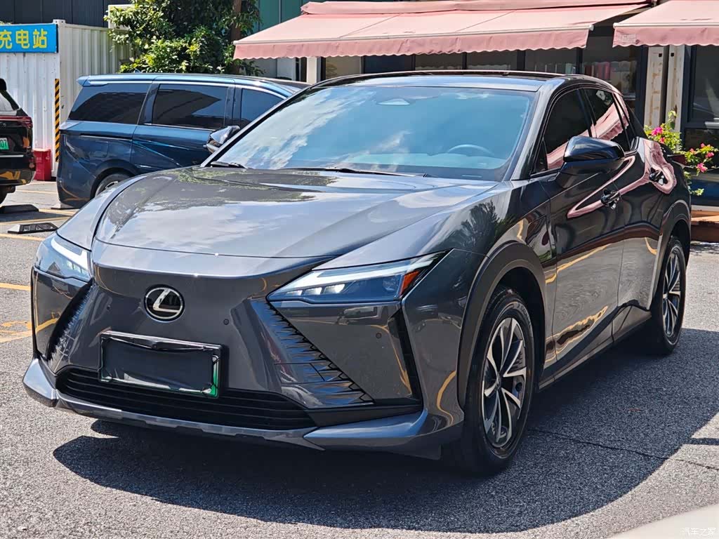Lexus RZ
