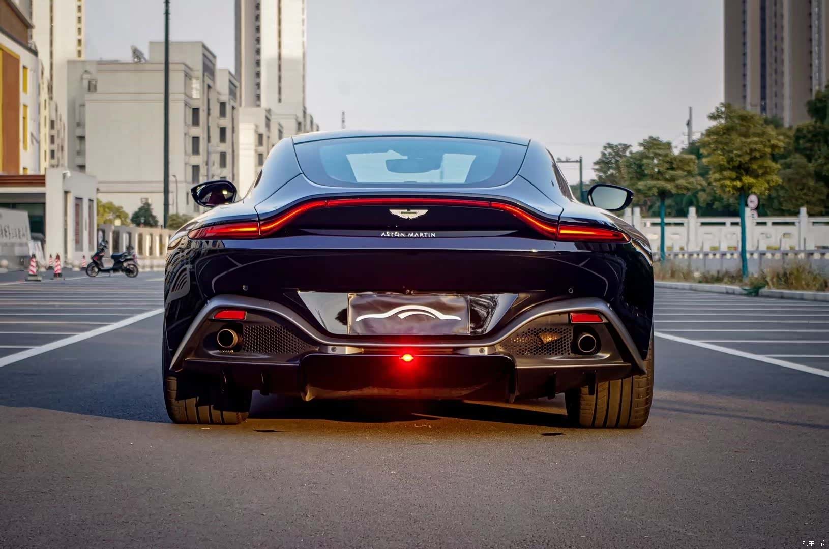 Aston Martin Vantage, 2019 10