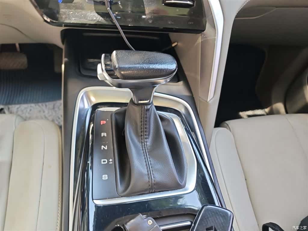 Wuling RS-5, 2019 14