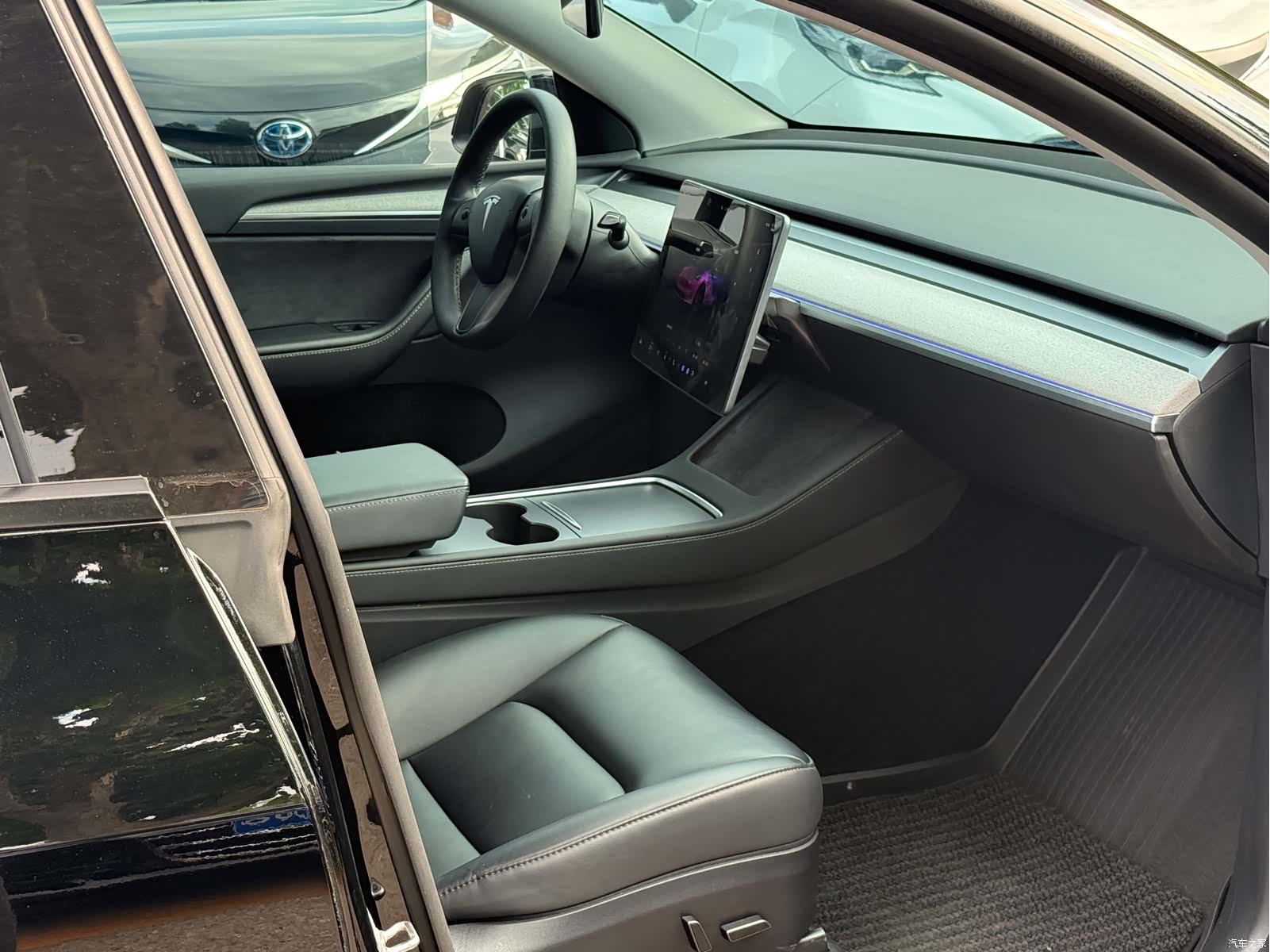Tesla Model Y, 2023 18