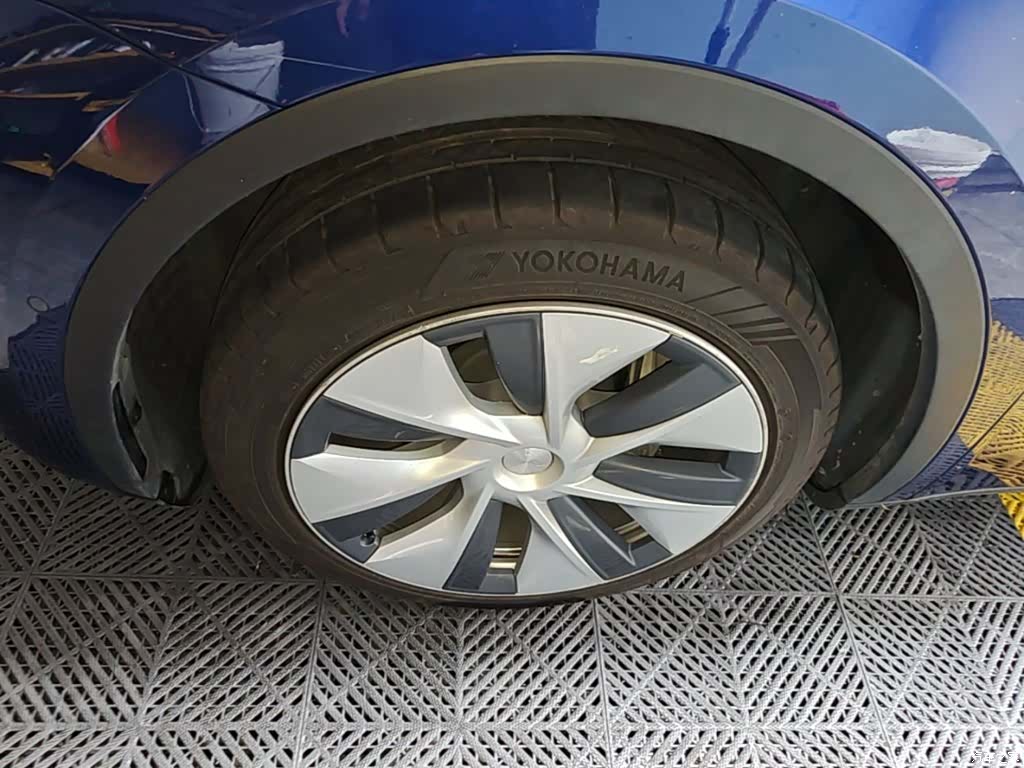 Tesla Model Y, 2023 23