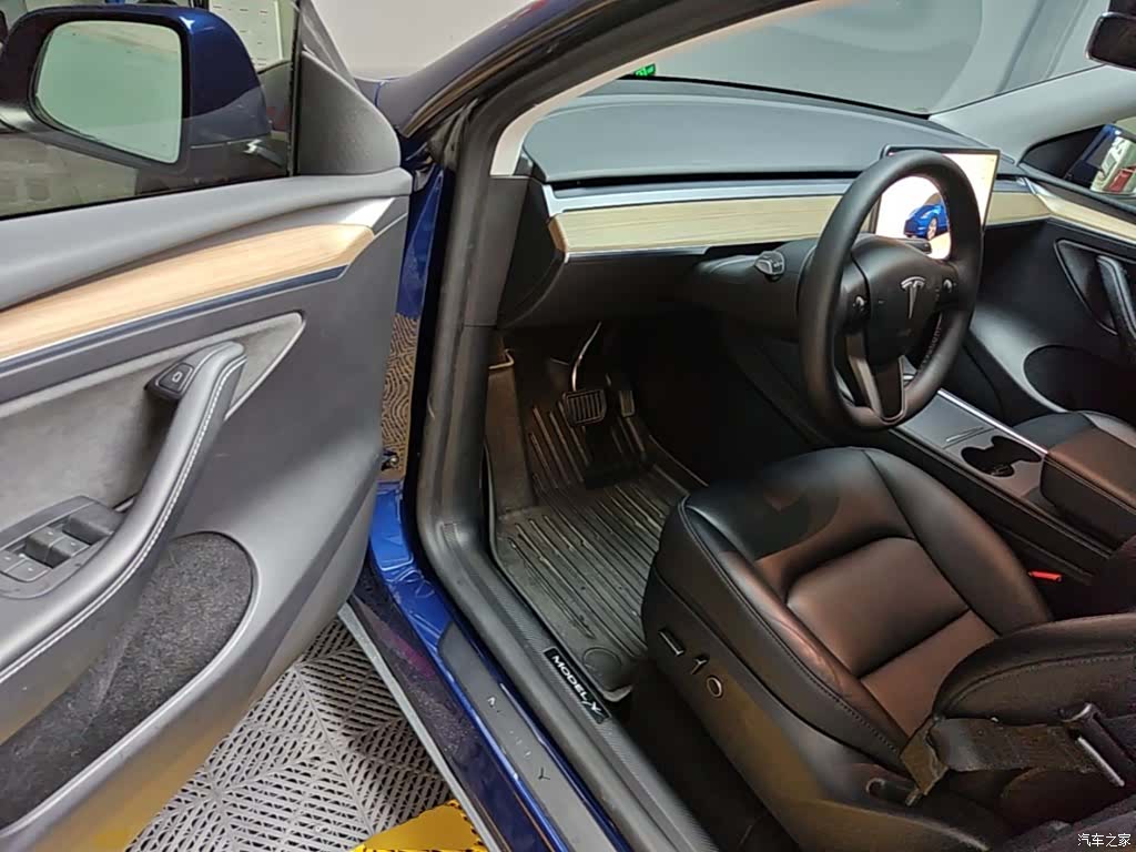 Tesla Model Y, 2023 16
