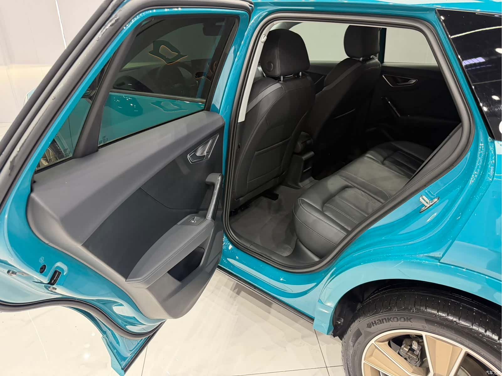 Audi Q2L, 2023 13