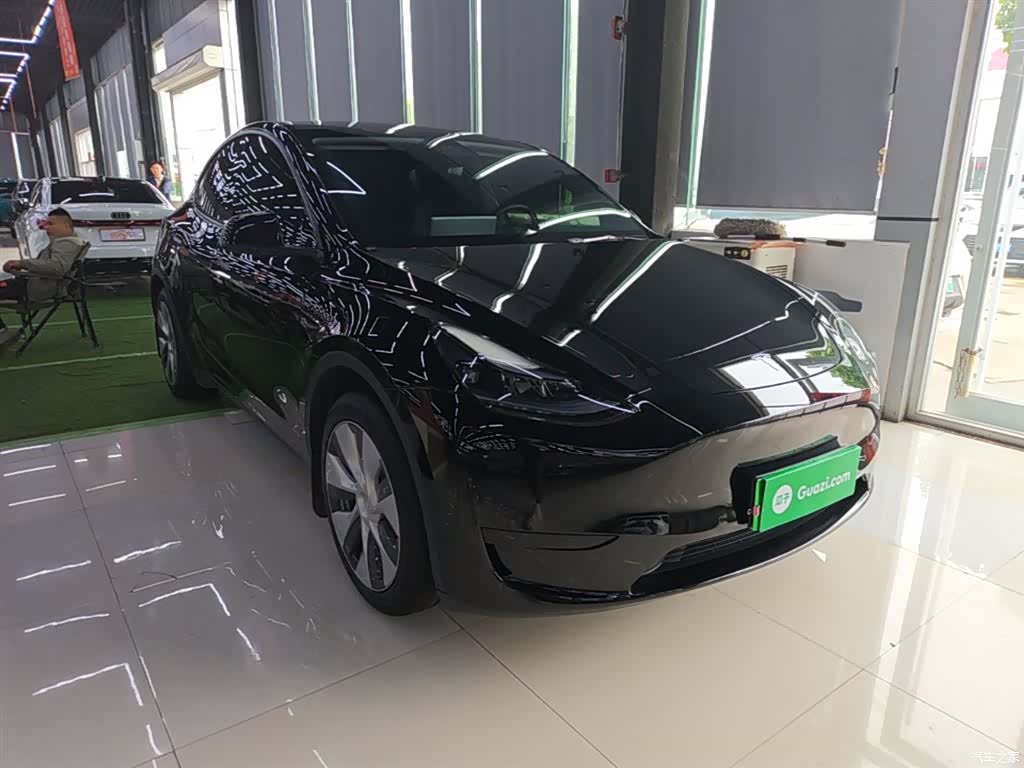Tesla Model Y, 2023 4