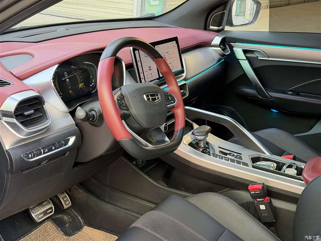 Geely Coolray, 2022 11