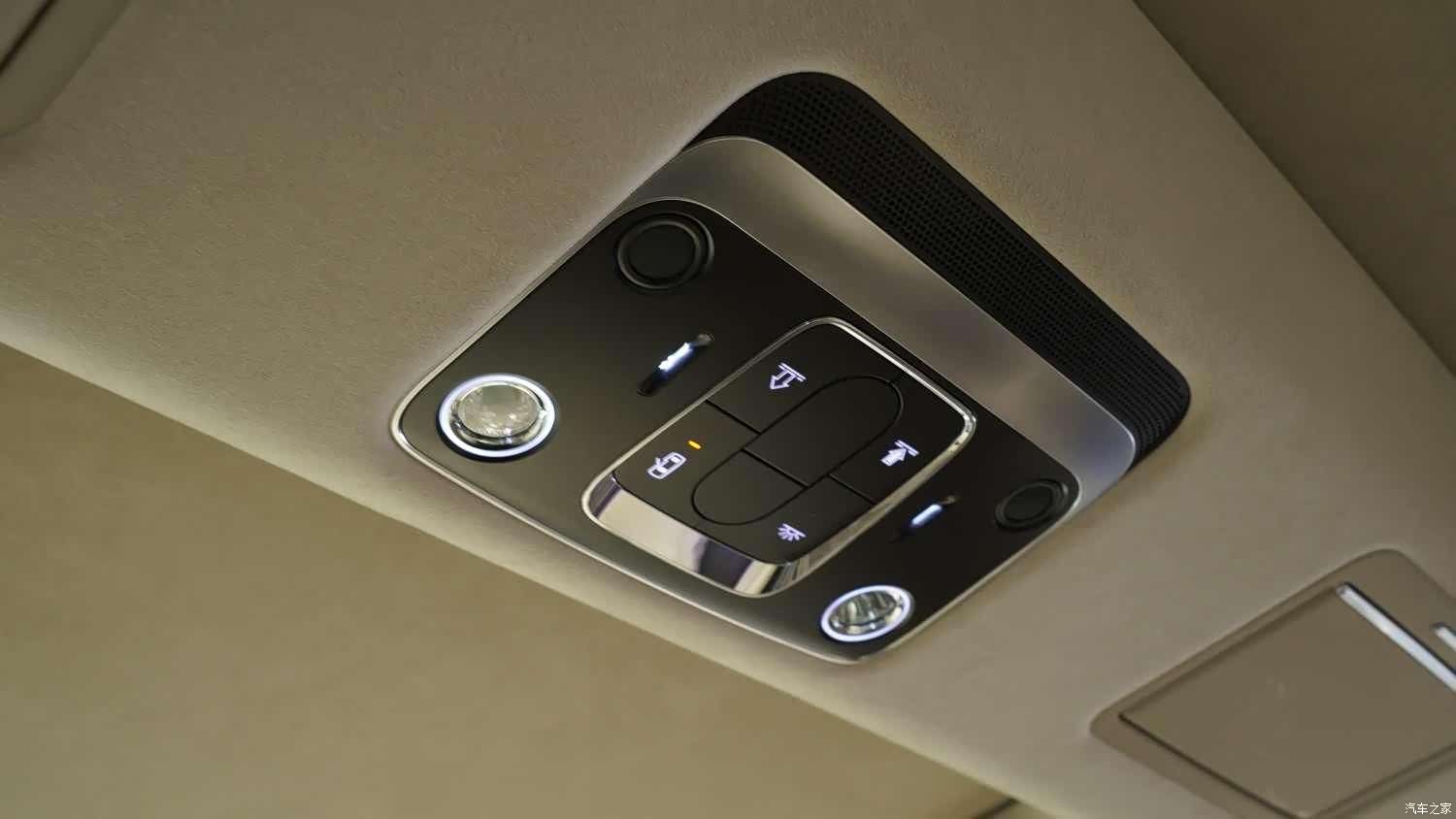 Bentley Flying Spur, 2024 15