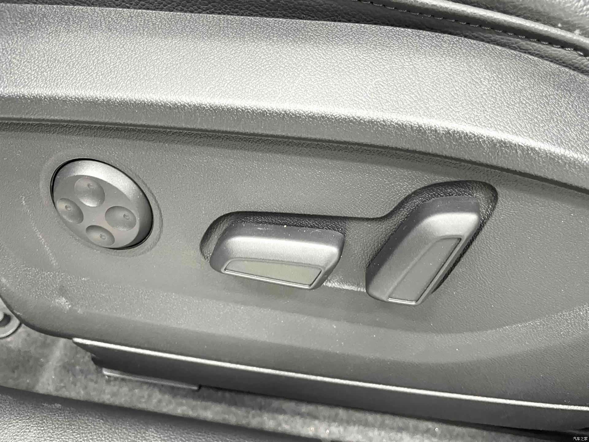 Audi Q2L, 2023 12