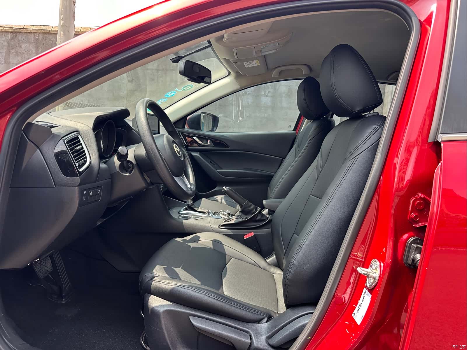 Mazda Mazda3, 2015 8