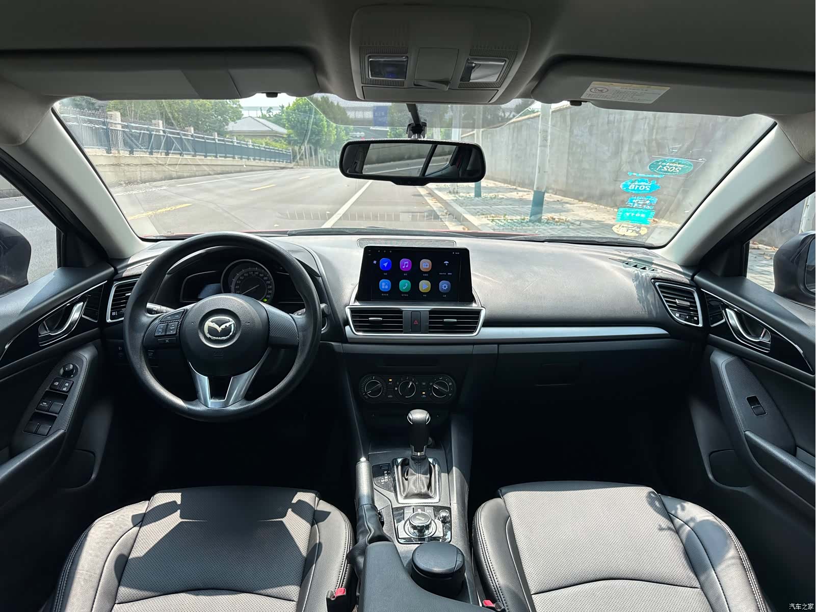 Mazda Mazda3, 2015 11