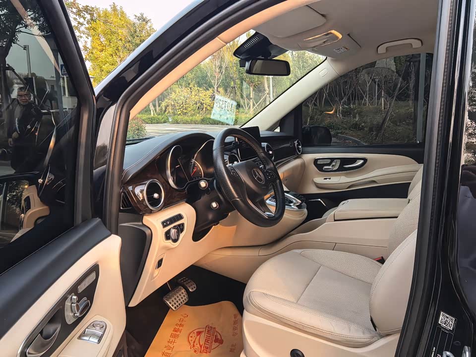 Mercedes-Benz V-class