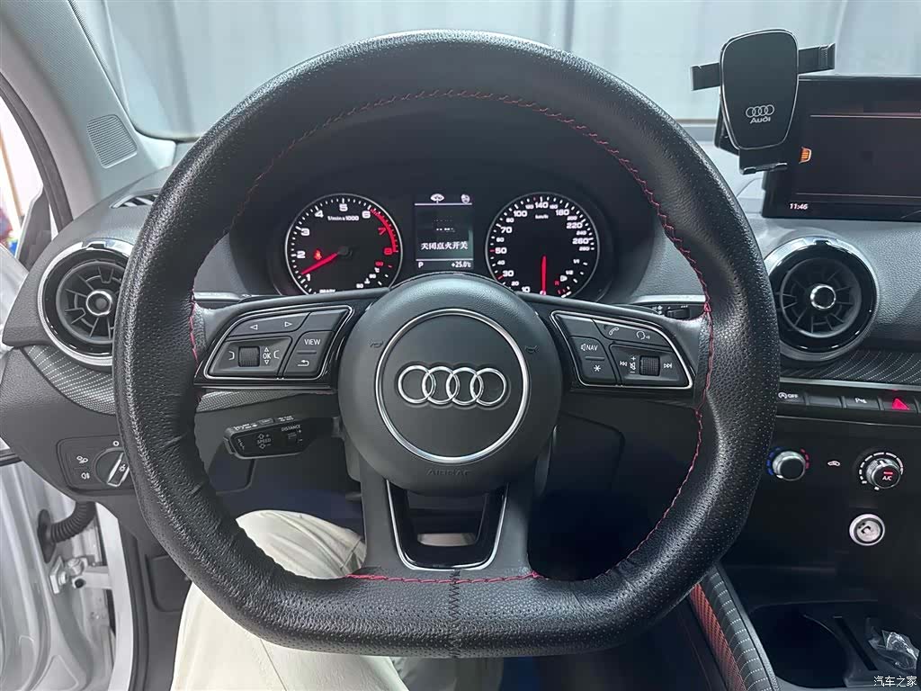 Audi Q2L, 2023 13