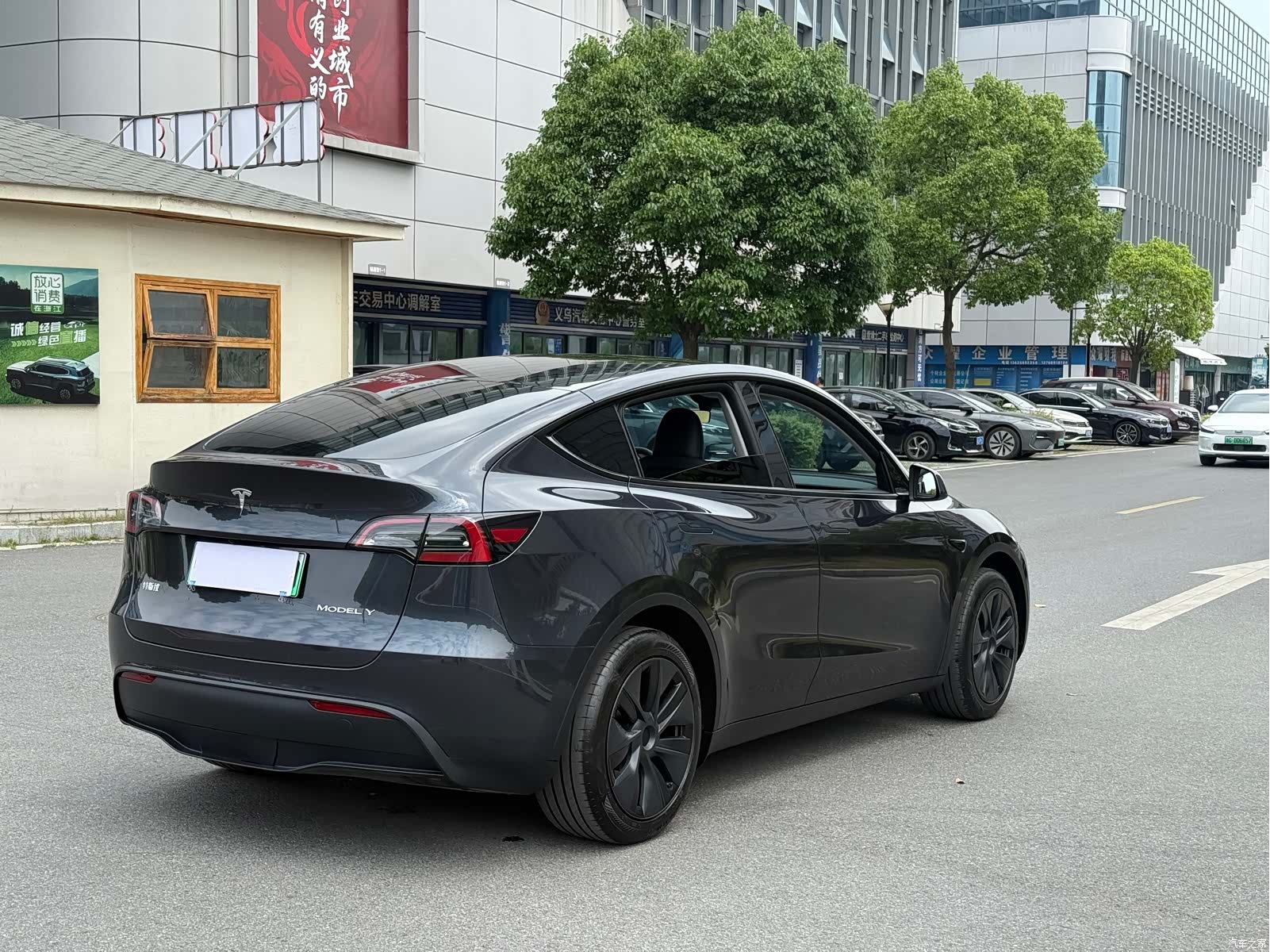 Tesla Model Y, 2024 6