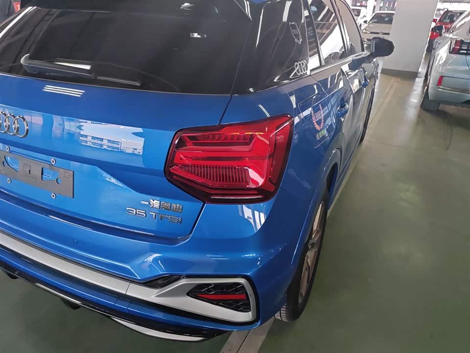 Audi Q2L