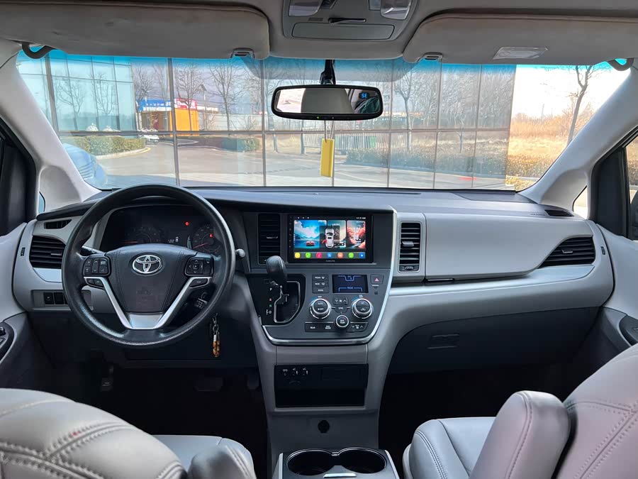 Toyota SIENNA 2017, фото 8